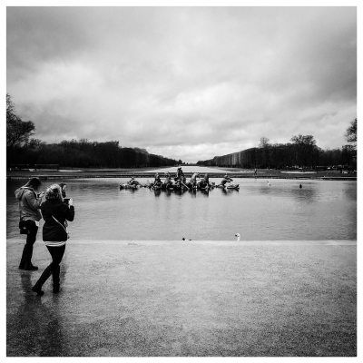 Perspective…#streetphotography #france #documentaryphotography #streetphotographer #igmichigan #streetlife #documentaryphoto #streetphoto #urban #urbanshot #bnw #streetphoto_bw #inthemoment #blackandwhite #blackandwhitephoto #streetphotographers #blackandwhitephotography #bandw #people #candid #versailles #grandparc #fineartphotography #iphonography #bnwbestgram